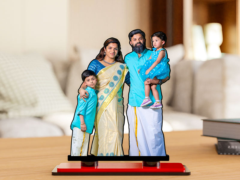 Custom Sweet Family Miniature Photo Stand Design