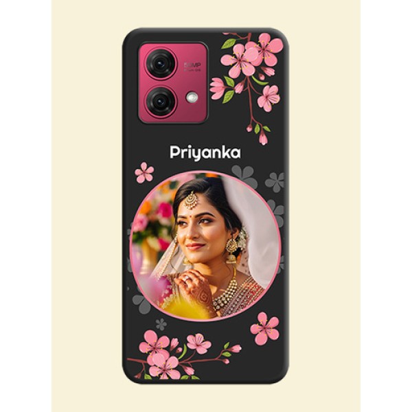 Round Image with Pink Color Floral Design - Photo on Space Black Soft Matte Back Cover - Motorola Moto G84 5G Round Image with Pink Color Floral Design - Photo on Space Black Soft Matte Back Cover - Motorola Moto G84 5G