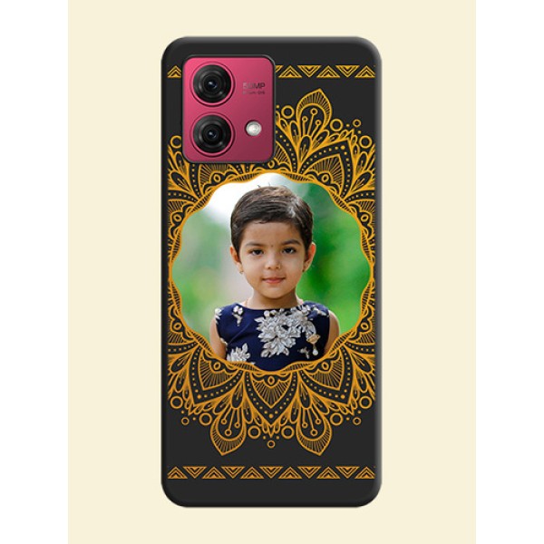 Round Image with Floral Design - Photo on Space Black Soft Matte Mobile Cover - Motorola Moto G84 5G Round Image with Floral Design - Photo on Space Black Soft Matte Mobile Cover - Motorola Moto G84 5G