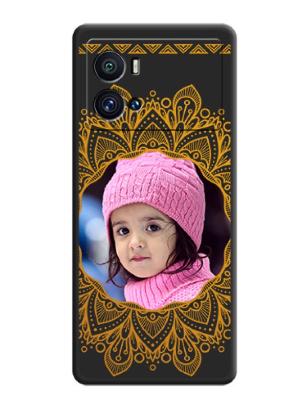 Custom Round Image with Floral Design on Photo on Space Black Soft Matte Mobile Cover - iQOO 9 Pro 5G