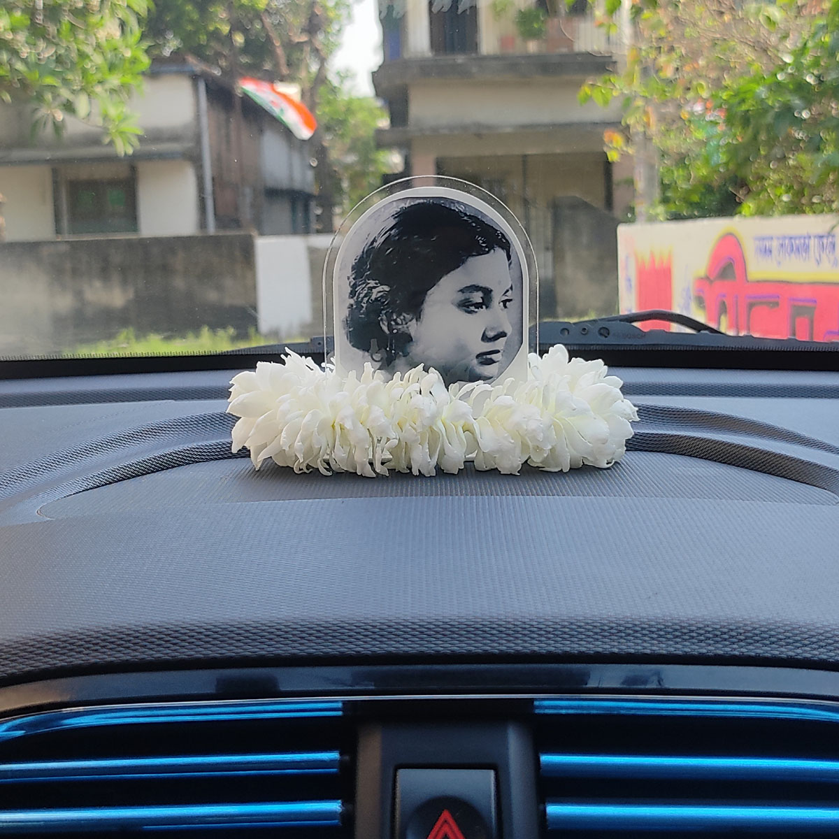 Dashboard Photo Stand Customer Image Review 21